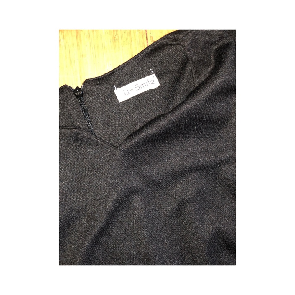 Chic black top! - Picture 6 of 6